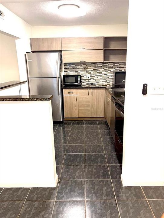 For Rent: $1,600 (2 beds, 1 baths, 735 Square Feet)