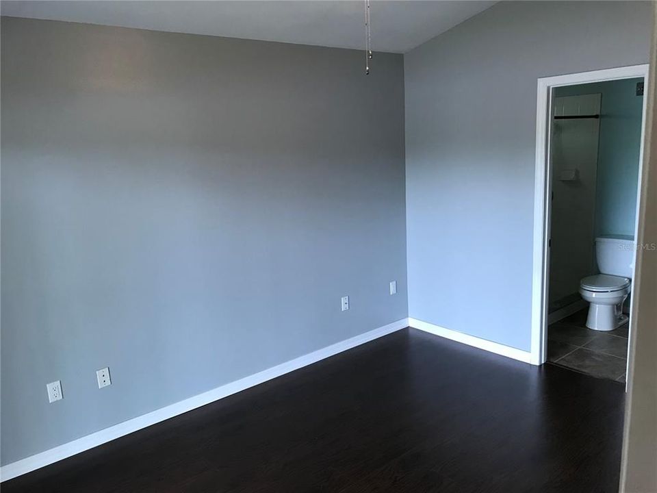 For Sale: $335,000 (2 beds, 2 baths, 1010 Square Feet)