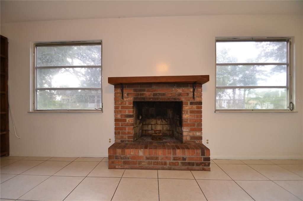 For Sale: $275,000 (4 beds, 2 baths, 1945 Square Feet)