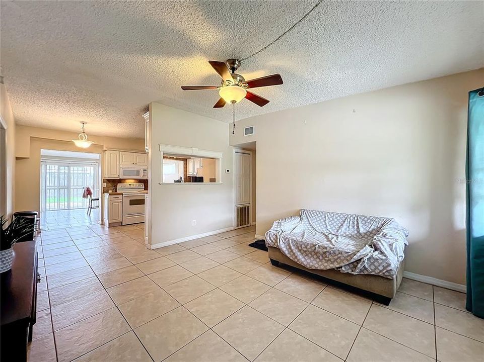 For Sale: $289,900 (3 beds, 1 baths, 1320 Square Feet)