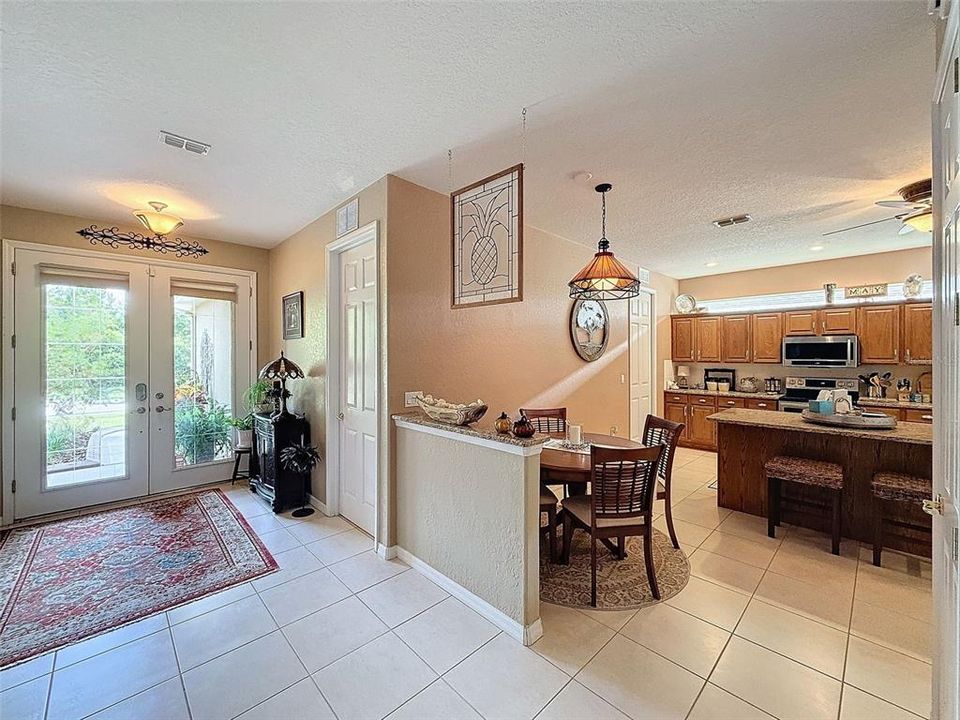 Foyer/ Breakfast Nook