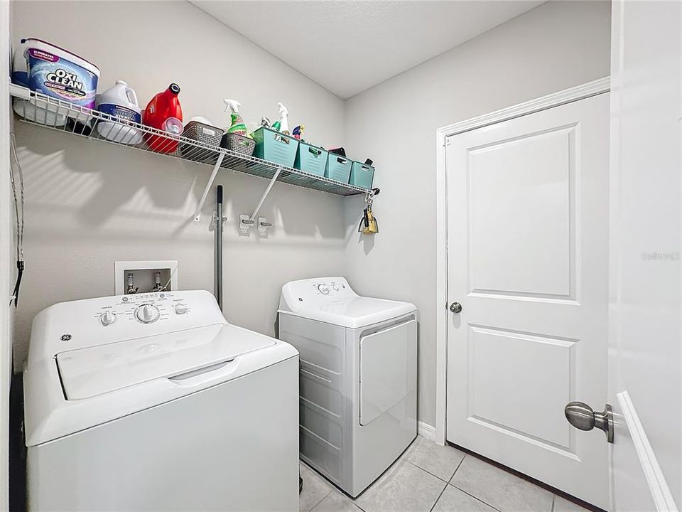 For Sale: $420,000 (5 beds, 2 baths, 2264 Square Feet)