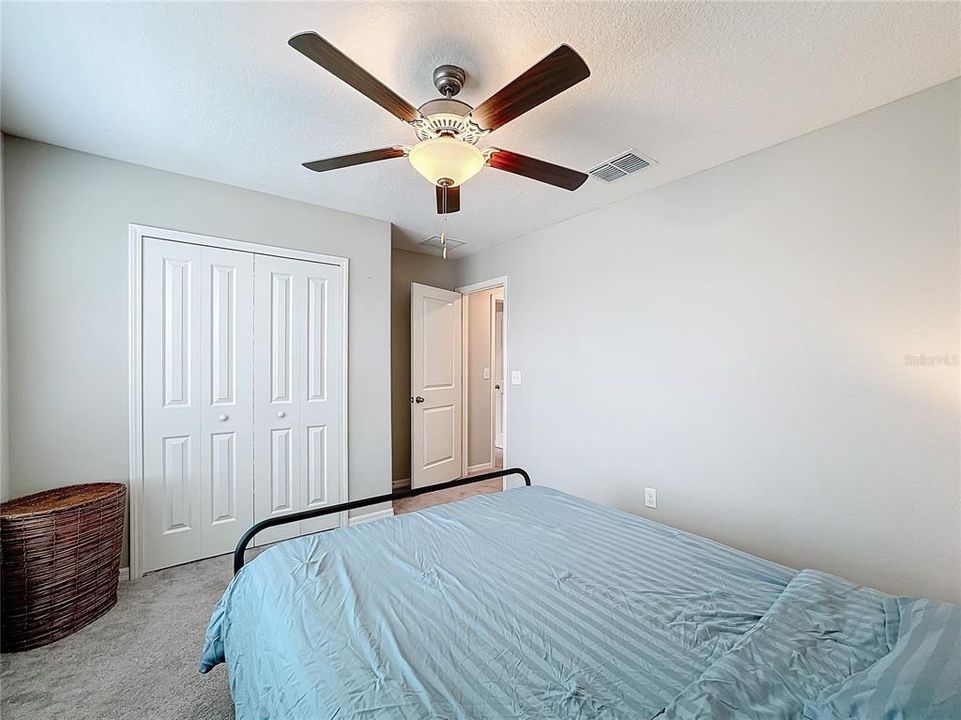 For Sale: $420,000 (5 beds, 2 baths, 2264 Square Feet)