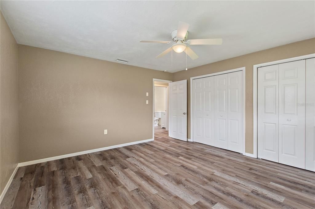 For Sale: $189,900 (2 beds, 1 baths, 1108 Square Feet)