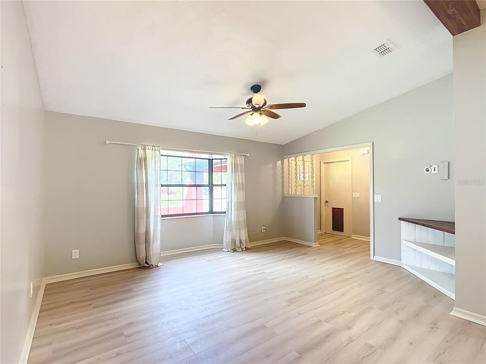 For Sale: $240,000 (2 beds, 2 baths, 1292 Square Feet)