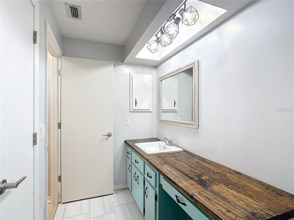 For Sale: $240,000 (2 beds, 2 baths, 1292 Square Feet)