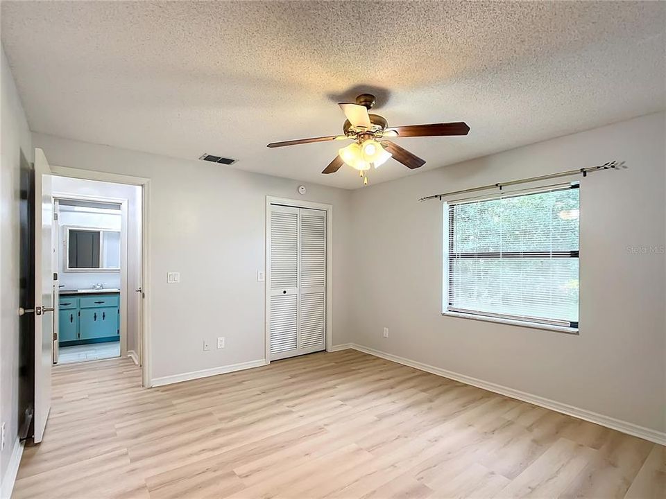 For Sale: $240,000 (2 beds, 2 baths, 1292 Square Feet)