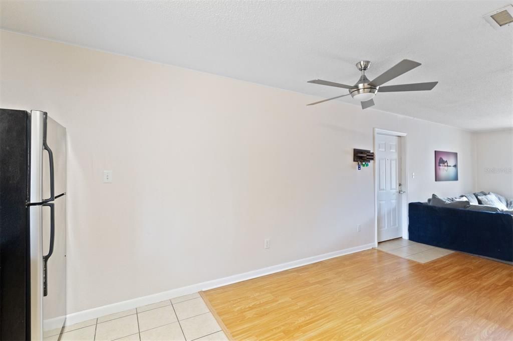 For Sale: $159,000 (2 beds, 2 baths, 900 Square Feet)