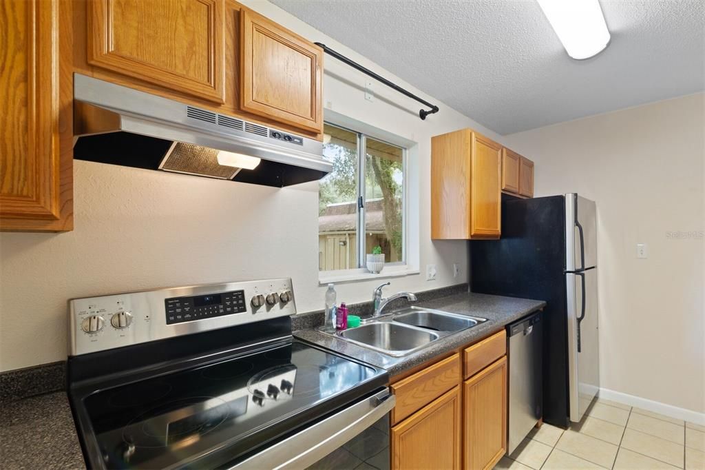 For Sale: $159,000 (2 beds, 2 baths, 900 Square Feet)