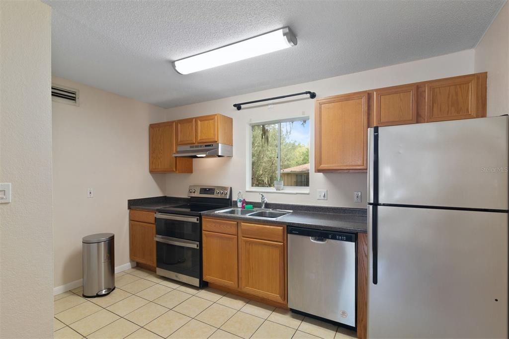 For Sale: $159,000 (2 beds, 2 baths, 900 Square Feet)