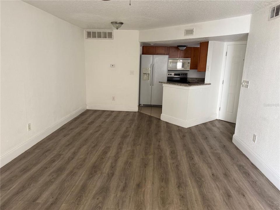 For Sale: $119,000 (1 beds, 1 baths, 660 Square Feet)