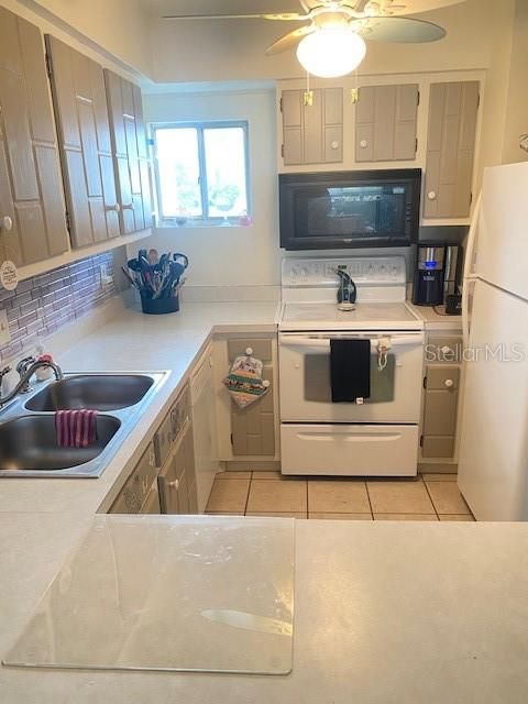 For Sale: $152,000 (1 beds, 1 baths, 735 Square Feet)