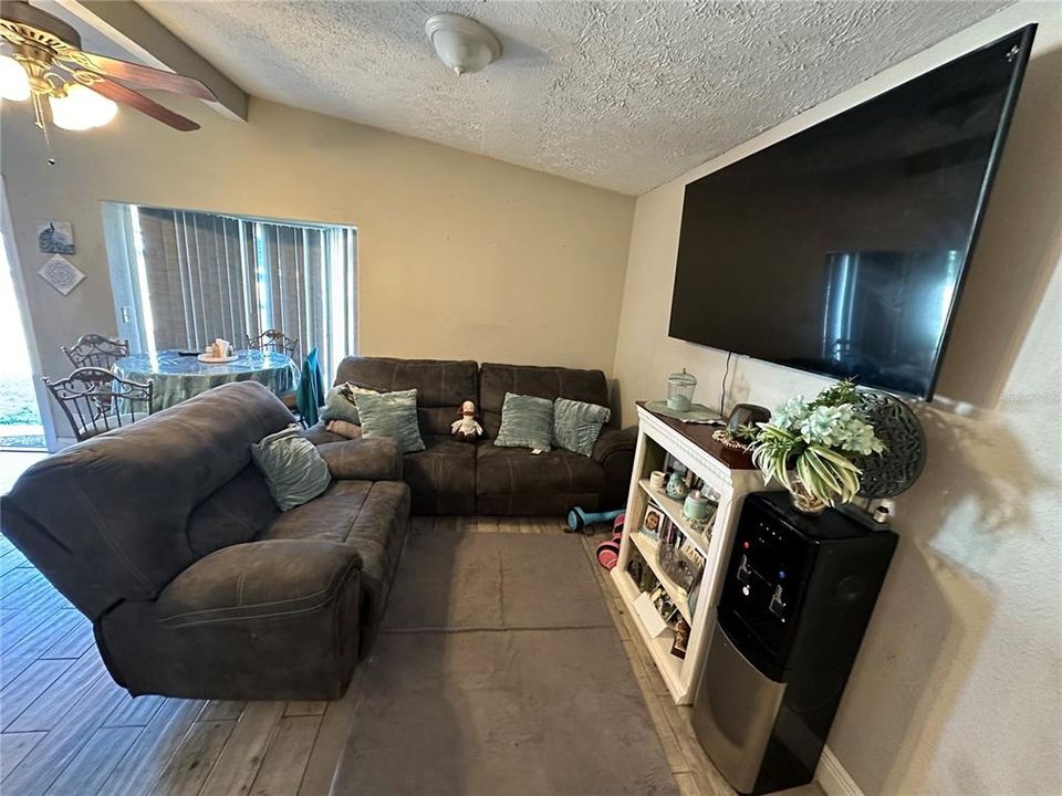 For Sale: $380,000 (3 beds, 2 baths, 1028 Square Feet)