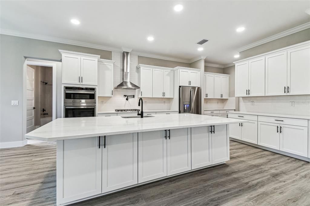Active With Contract: $699,990 (3 beds, 3 baths, 2588 Square Feet)