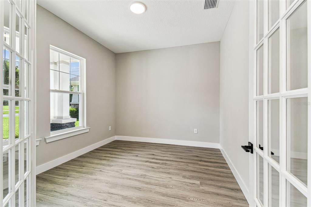 Active With Contract: $699,990 (3 beds, 3 baths, 2588 Square Feet)