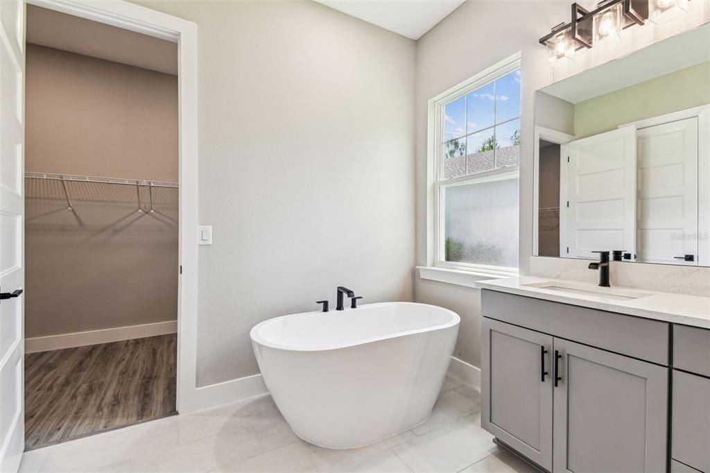 Active With Contract: $699,990 (3 beds, 3 baths, 2588 Square Feet)