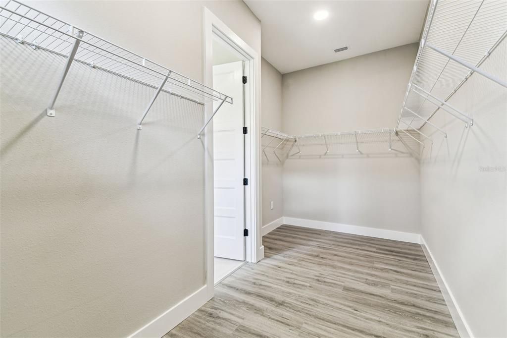 Active With Contract: $699,990 (3 beds, 3 baths, 2588 Square Feet)