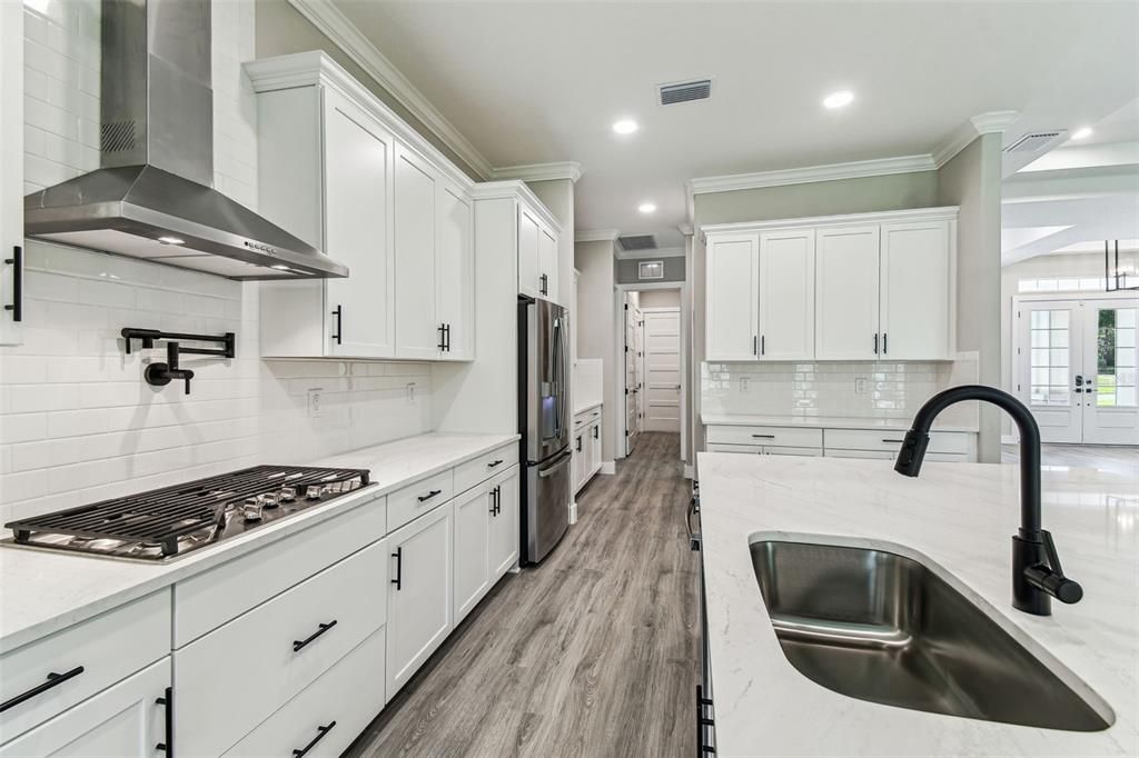 Active With Contract: $699,990 (3 beds, 3 baths, 2588 Square Feet)