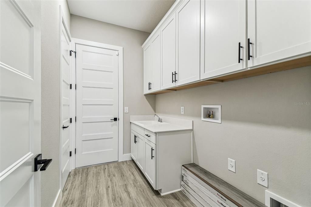 Active With Contract: $699,990 (3 beds, 3 baths, 2588 Square Feet)