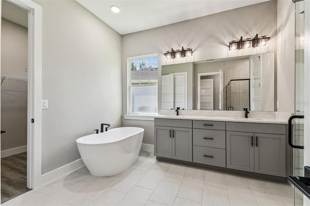 Active With Contract: $699,990 (3 beds, 3 baths, 2588 Square Feet)