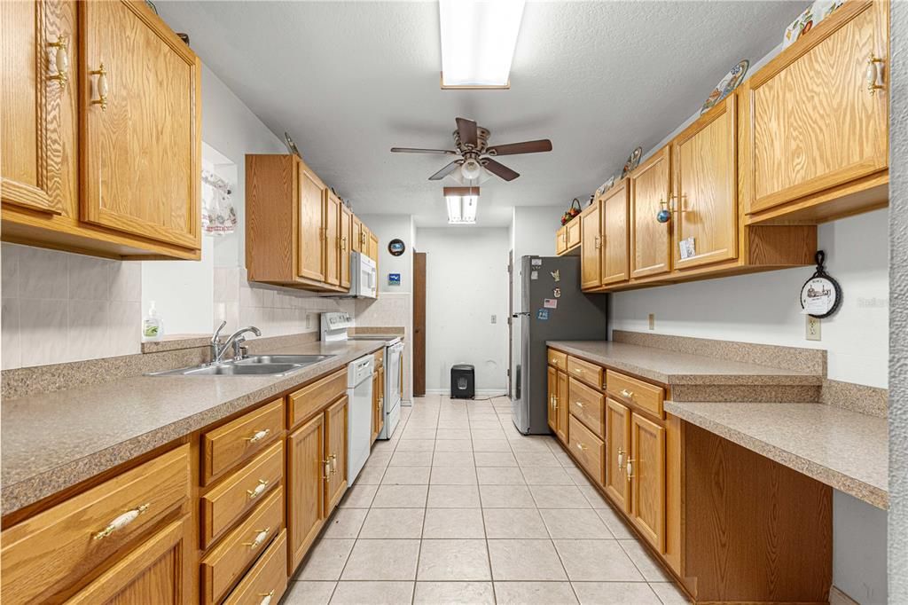 For Sale: $229,900 (3 beds, 2 baths, 1600 Square Feet)