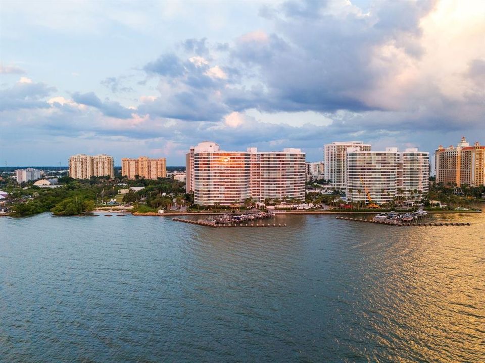 For Sale: $1,350,000 (2 beds, 2 baths, 1555 Square Feet)