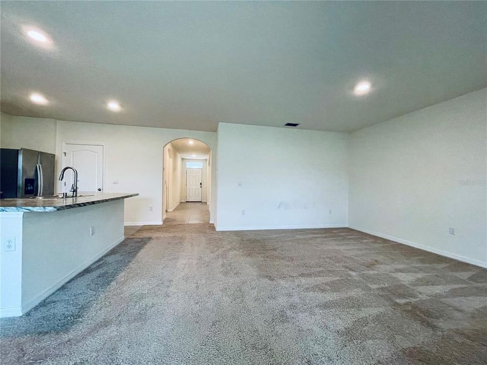 For Rent: $1,900 (3 beds, 2 baths, 1690 Square Feet)