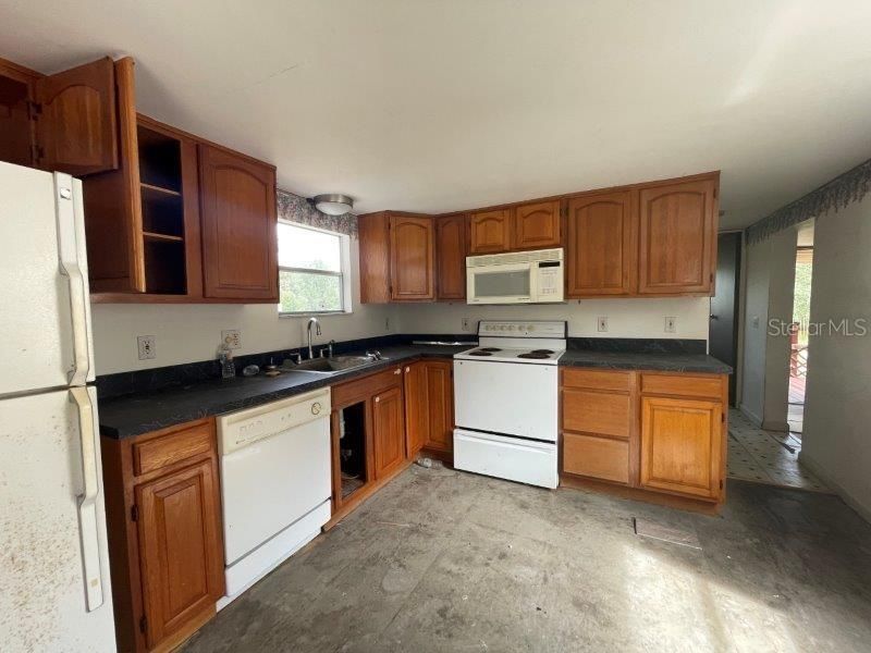 For Sale: $249,900 (3 beds, 1 baths, 720 Square Feet)