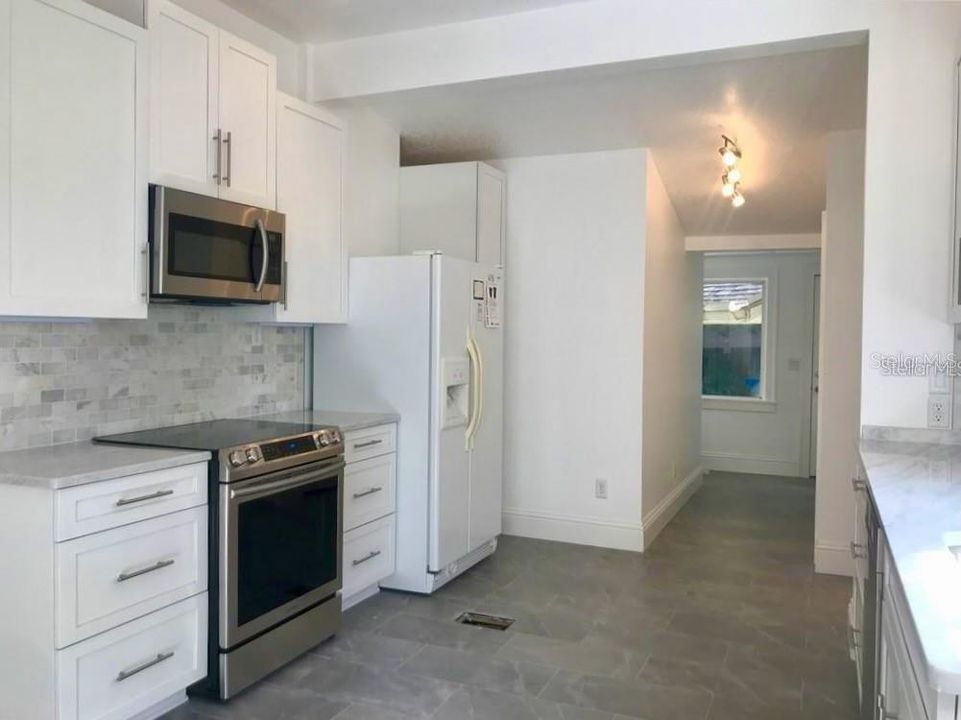 For Rent: $3,200 (3 beds, 2 baths, 1476 Square Feet)