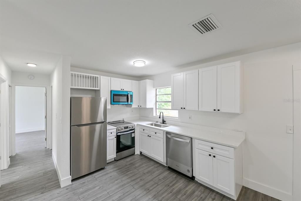 For Sale: $329,900 (3 beds, 2 baths, 1176 Square Feet)