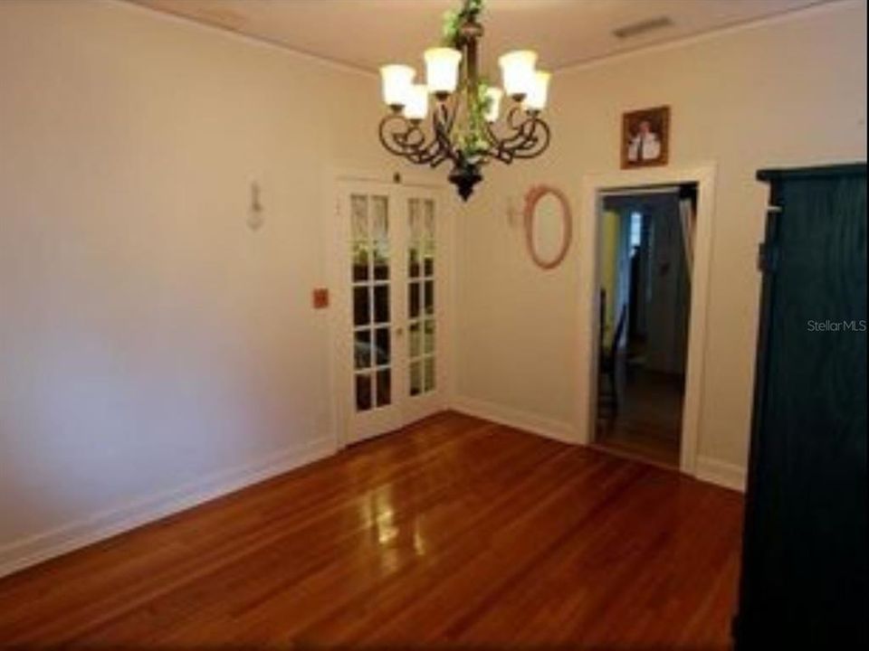 For Sale: $1,100,000 (2 beds, 1 baths, 1574 Square Feet)