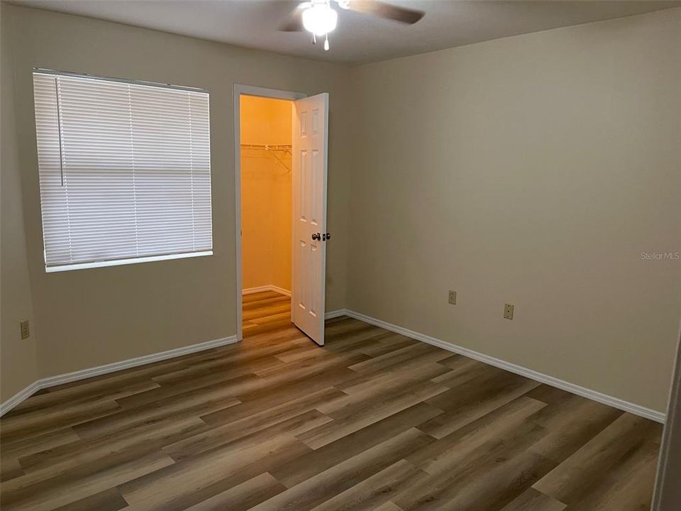 For Sale: $250,000 (2 beds, 2 baths, 937 Square Feet)