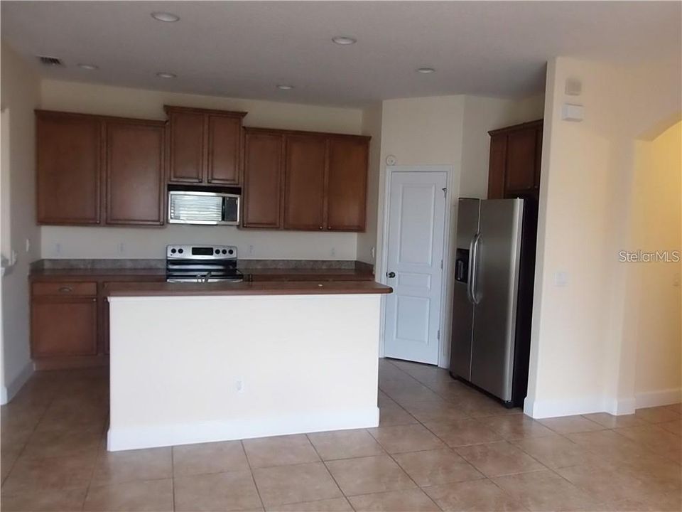 For Rent: $1,900 (3 beds, 2 baths, 1873 Square Feet)