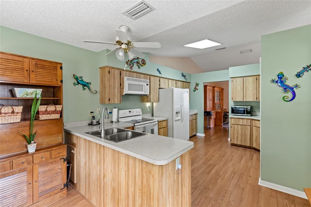 Kitchen, all lower cabinets have pull outs.