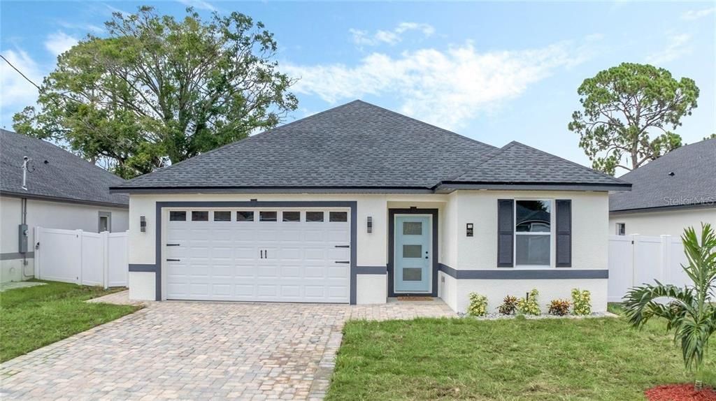 Recently Sold: $449,000 (4 beds, 2 baths, 1611 Square Feet)