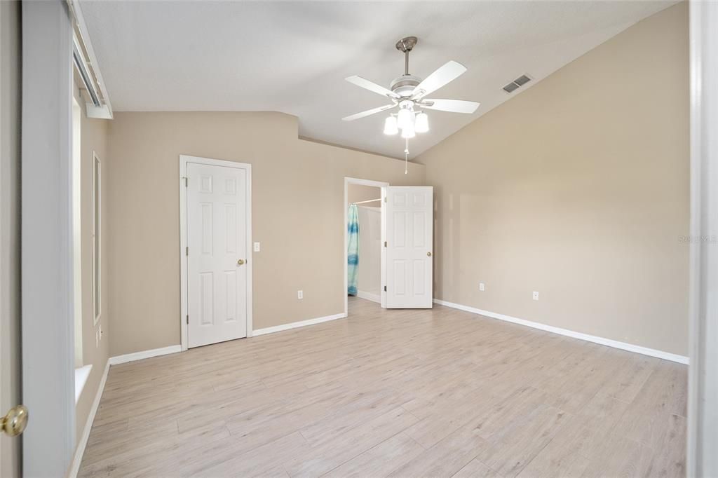 For Sale: $249,900 (3 beds, 2 baths, 1666 Square Feet)