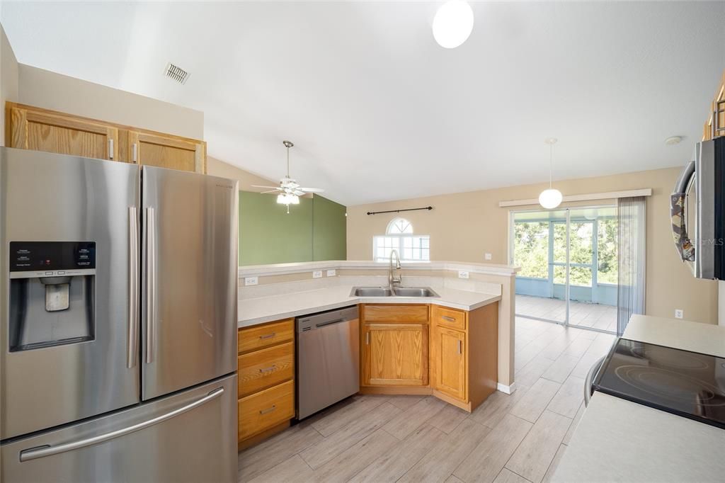 For Sale: $249,900 (3 beds, 2 baths, 1666 Square Feet)