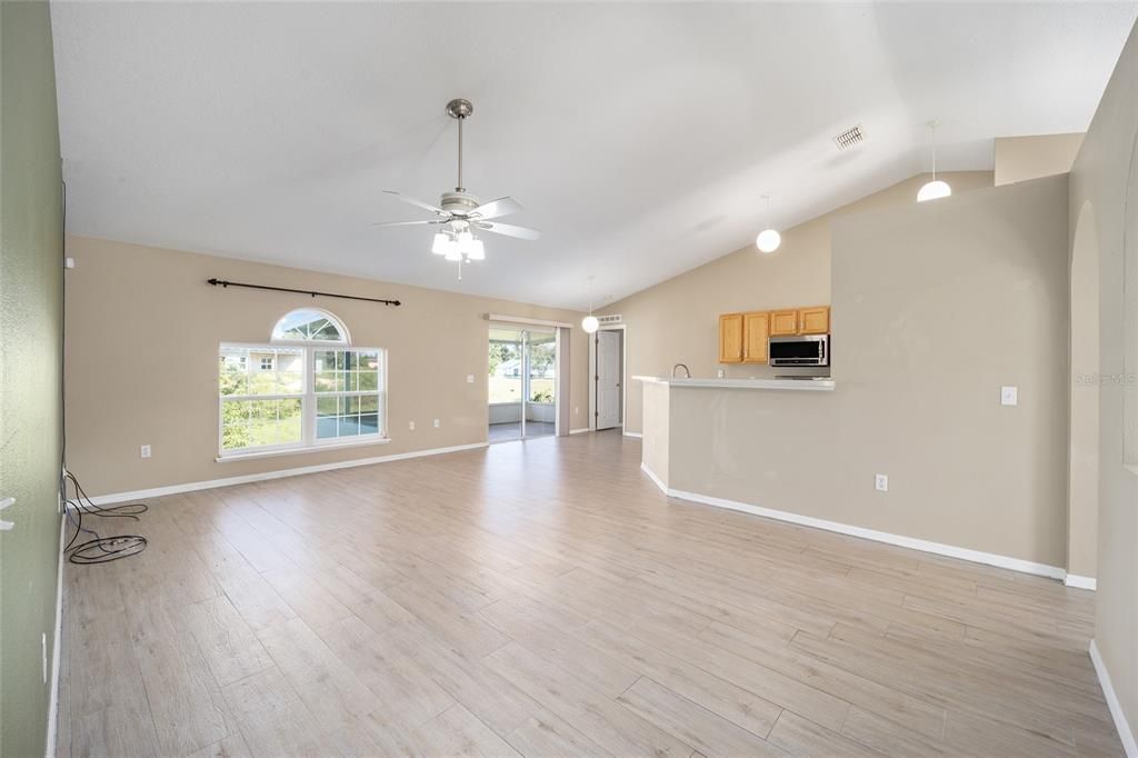 For Sale: $249,900 (3 beds, 2 baths, 1666 Square Feet)