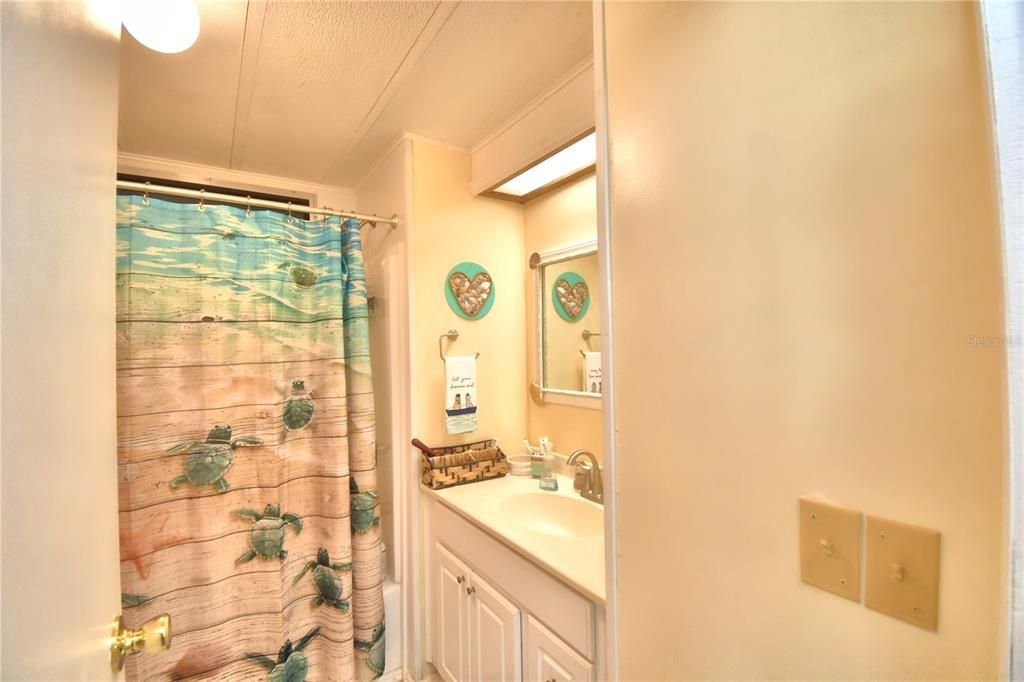 For Sale: $195,500 (2 beds, 2 baths, 1104 Square Feet)