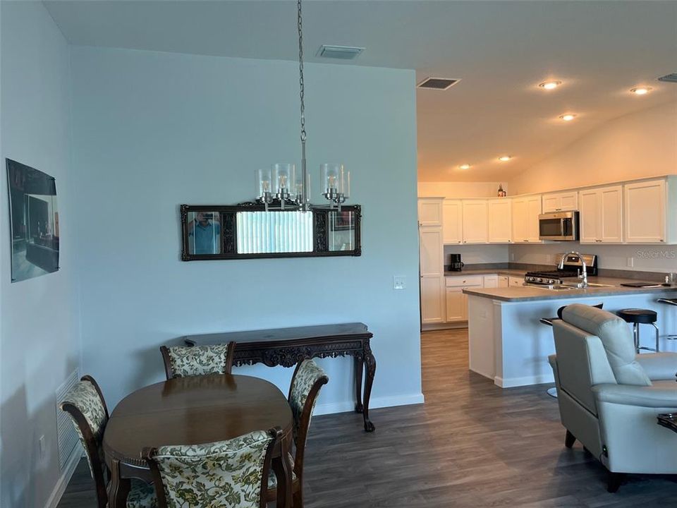 For Sale: $319,900 (2 beds, 2 baths, 1154 Square Feet)