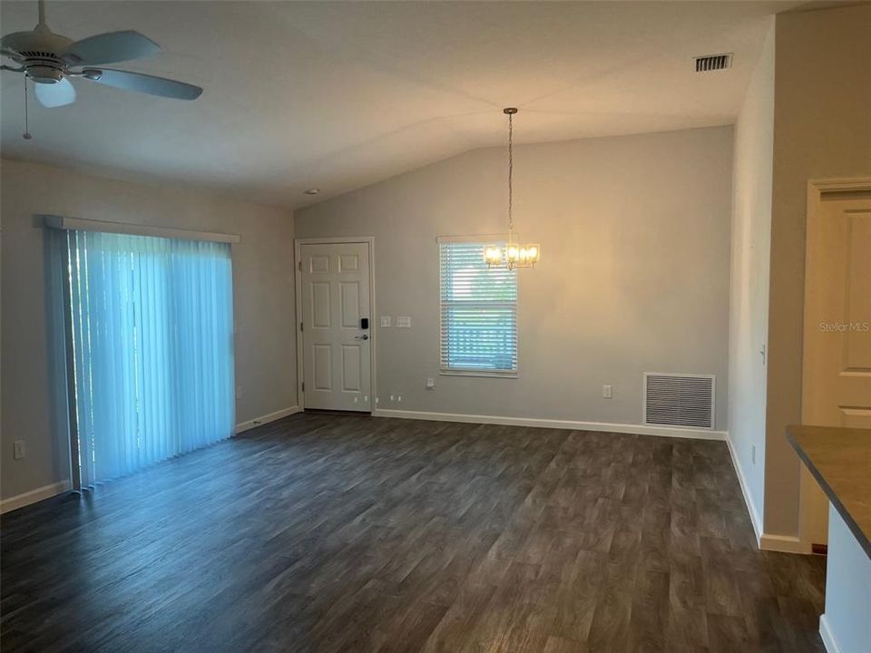 For Sale: $319,900 (2 beds, 2 baths, 1154 Square Feet)