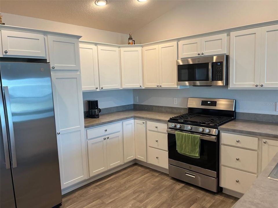 For Sale: $319,900 (2 beds, 2 baths, 1154 Square Feet)