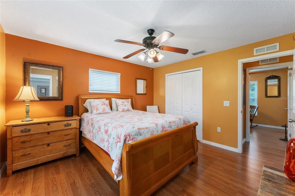 For Sale: $259,900 (2 beds, 2 baths, 1250 Square Feet)