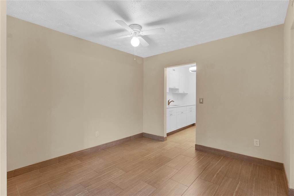 For Sale: $150,000 (1 beds, 1 baths, 730 Square Feet)