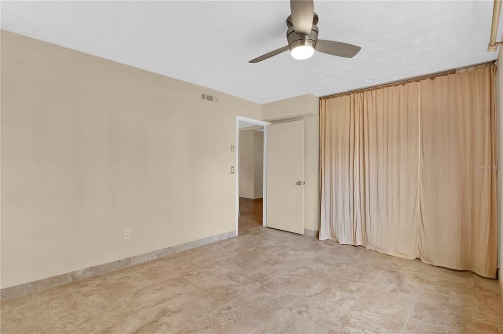 For Sale: $150,000 (1 beds, 1 baths, 730 Square Feet)