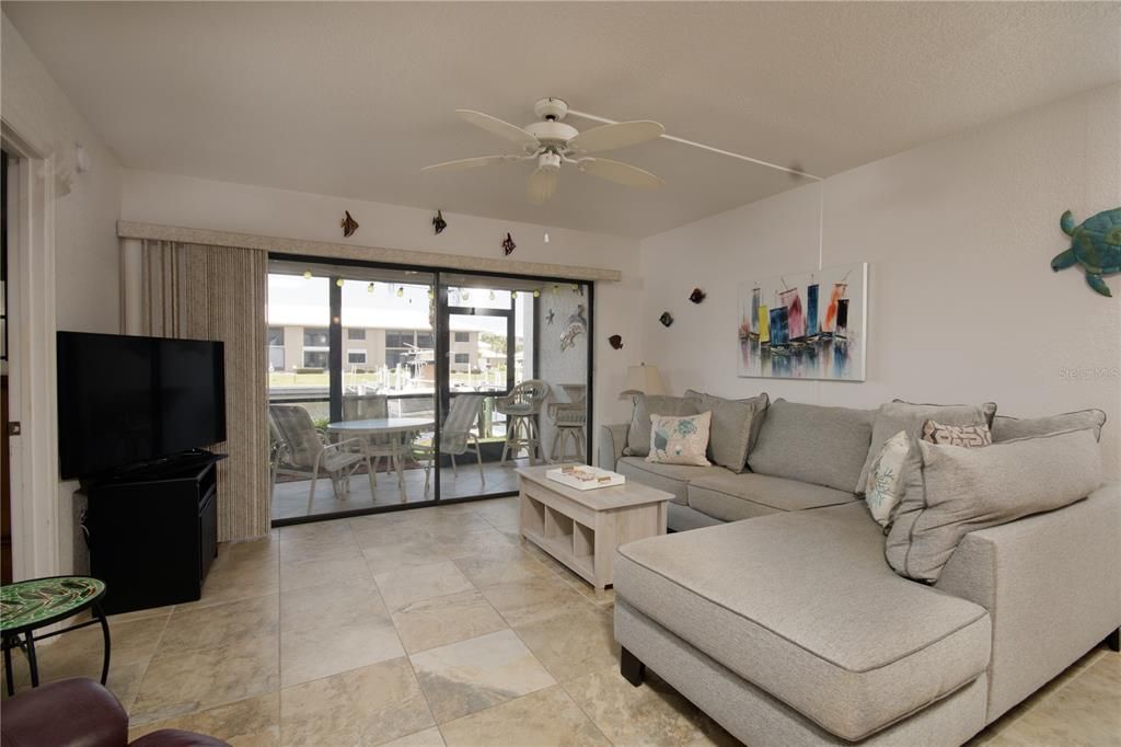 For Sale: $349,000 (2 beds, 2 baths, 1226 Square Feet)