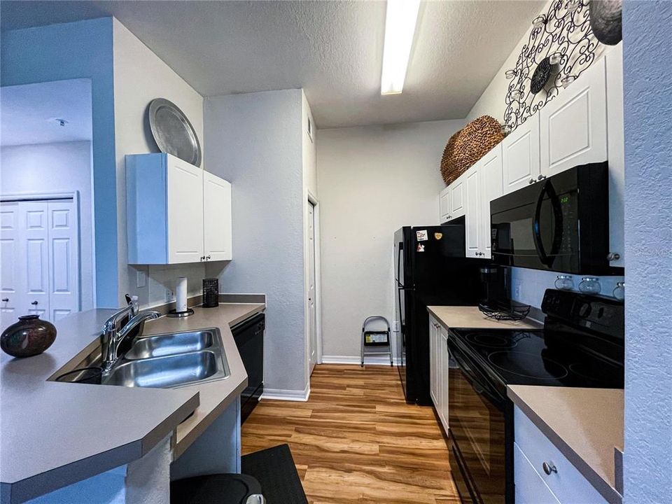 For Rent: $2,400 (2 beds, 2 baths, 1289 Square Feet)