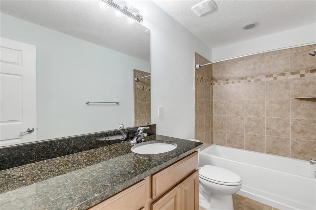 For Sale: $389,000 (2 beds, 2 baths, 961 Square Feet)