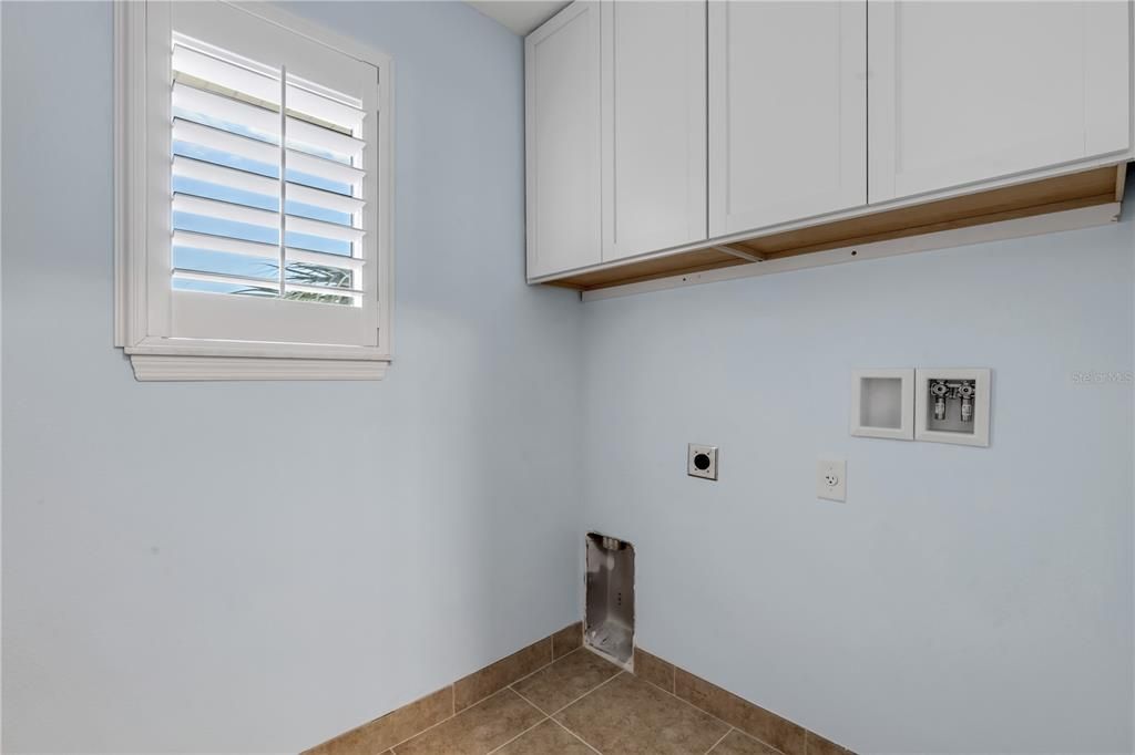 For Sale: $389,000 (2 beds, 2 baths, 961 Square Feet)