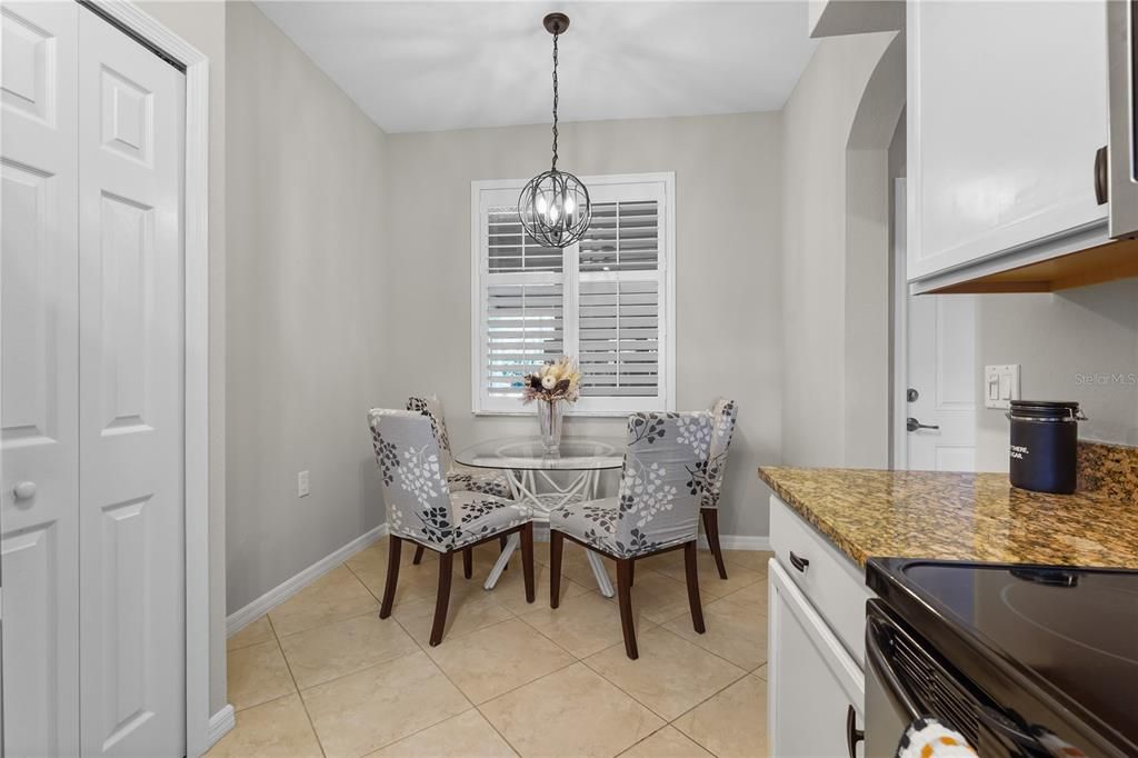 For Sale: $324,000 (2 beds, 2 baths, 1121 Square Feet)